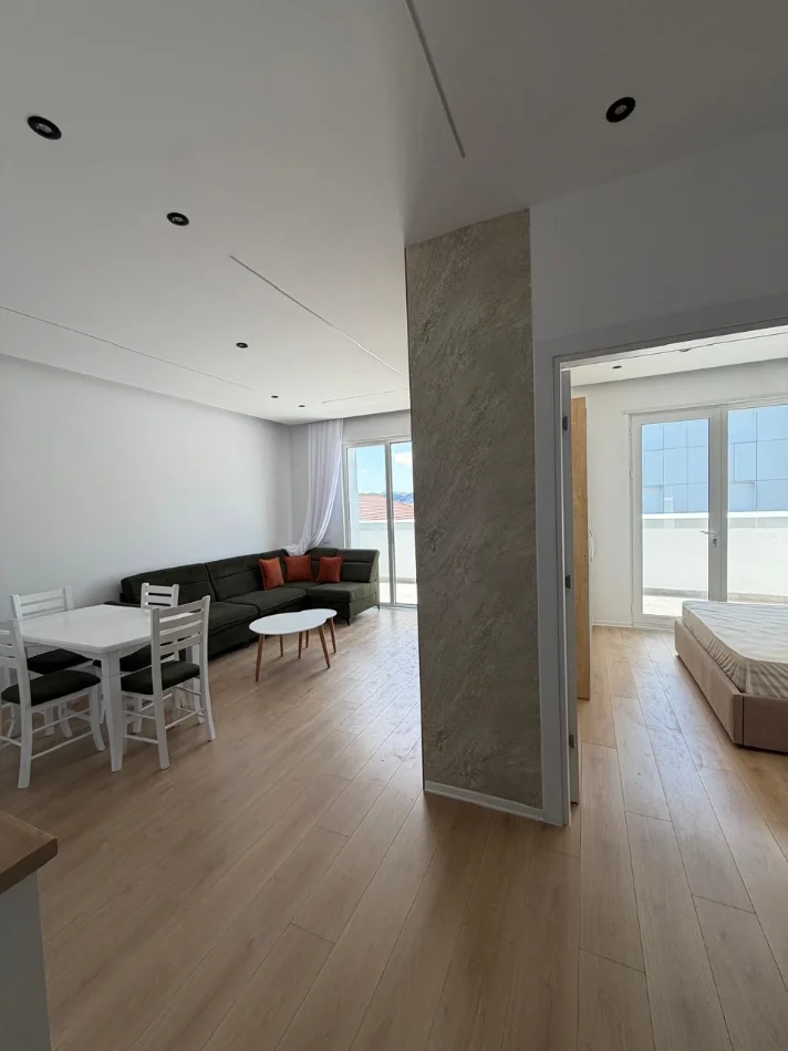 Tirane, jepet me qera apartament 1+1+Ballkon Kati 5, 70 m² 400 € (Rruga "Donald Trump" prane "Concept Home Real Estate")