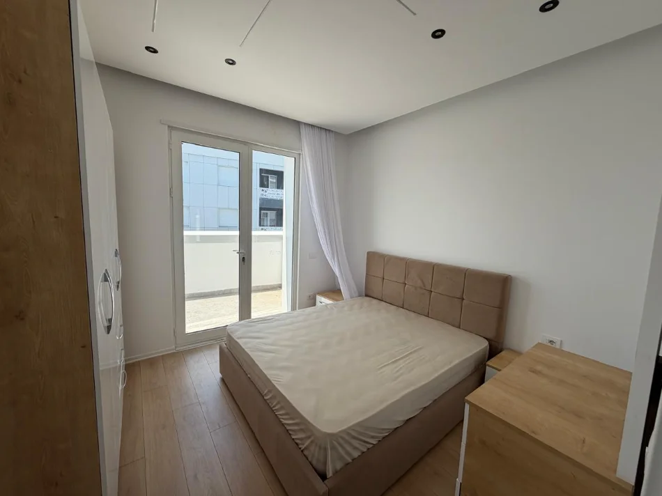 Tirane, jepet me qera apartament 1+1+Ballkon Kati 5, 70 m² 400 € (Rruga "Donald Trump" prane "Concept Home Real Estate")