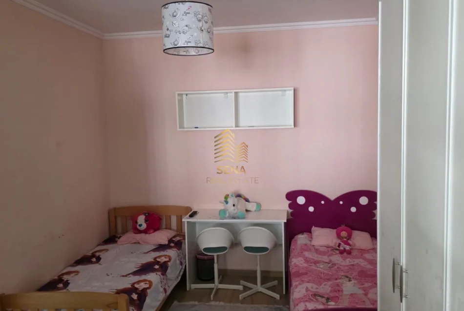 Tirane, jepet me qera apartament 2+1+Ballkon Kati 2, 100 m² 600 € (Tregu Elektrik)