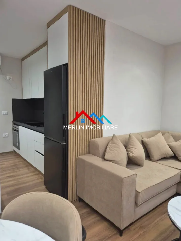 Tirane, jepet me qera apartament 1+1+Ballkon Kati 7, 60 m² 590 € (RRUGA E DIBRES)