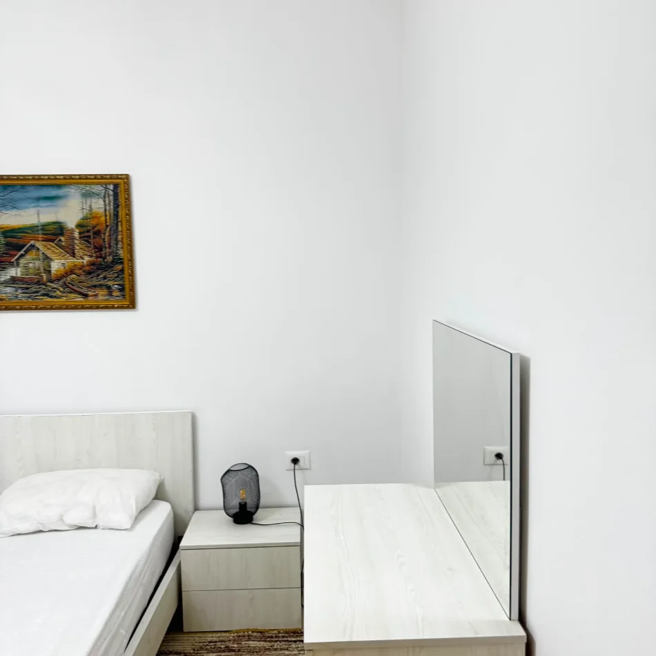 Tirane, jepet me qera apartament 1+1 Kati 1, 60 m² 500 € (rruga 5 maji)