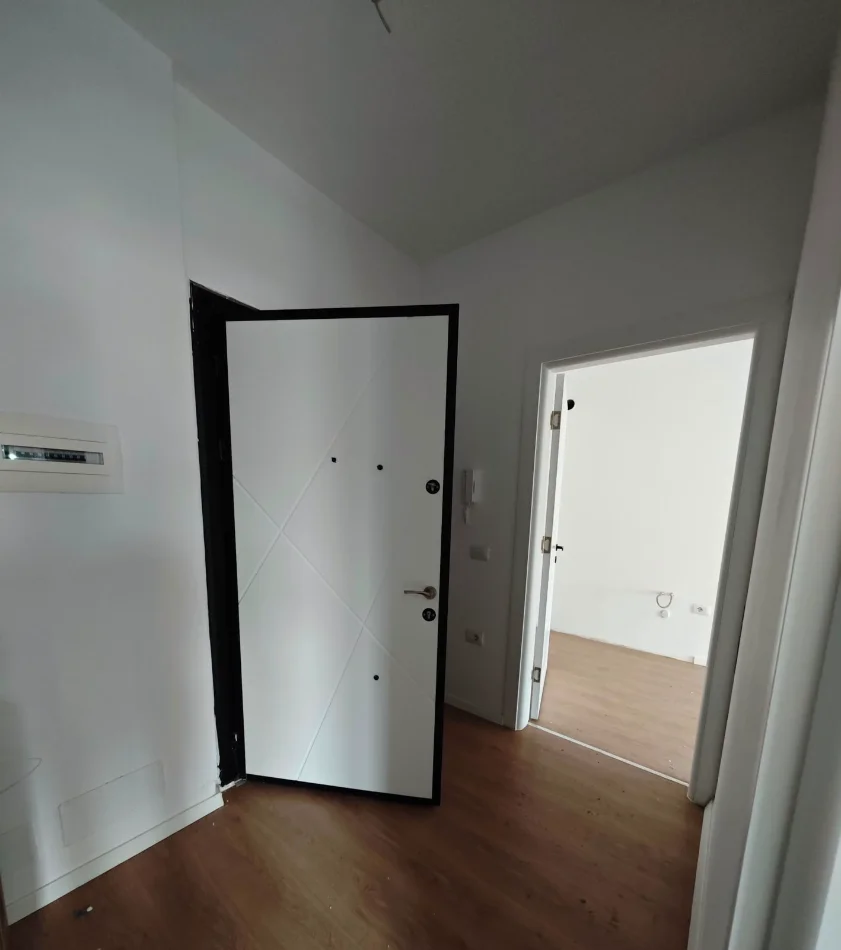 Tirane, shitet apartament 1+1 Kati 3, 69 m² 86.000 € (Paskuqan)