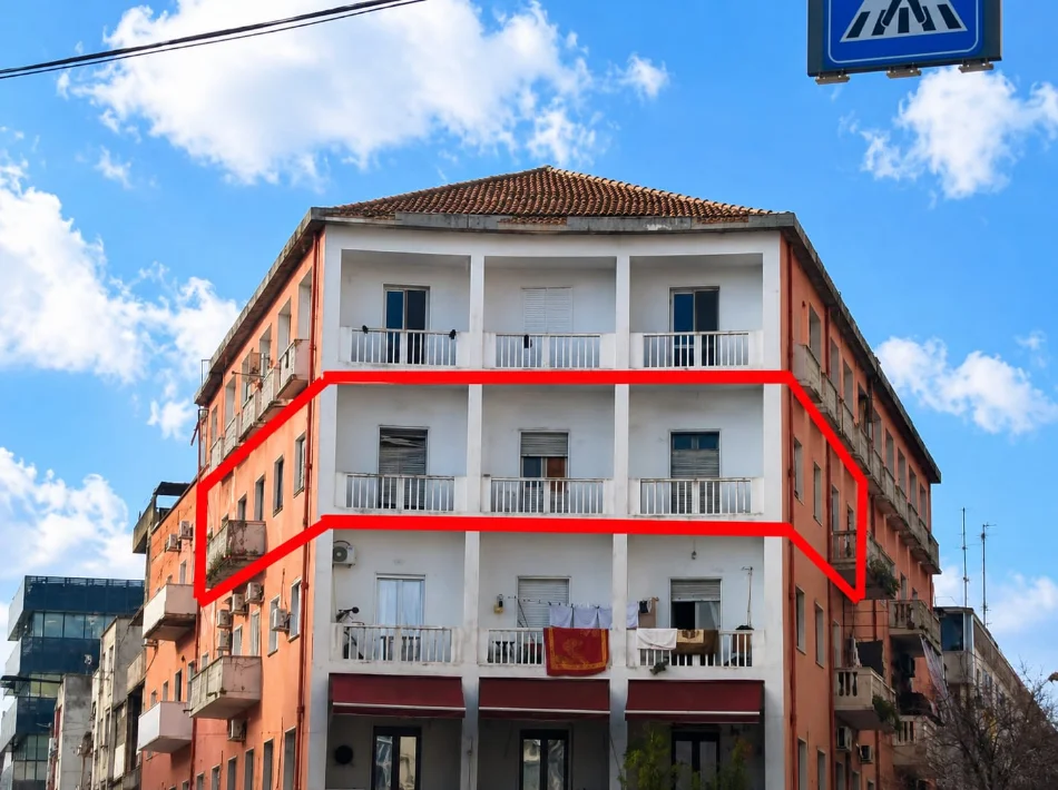Durres, shitet apartament Kati 3, 301 m² (Përballë Pallatit të Sportit &amp; Stacionit të Trenit,)