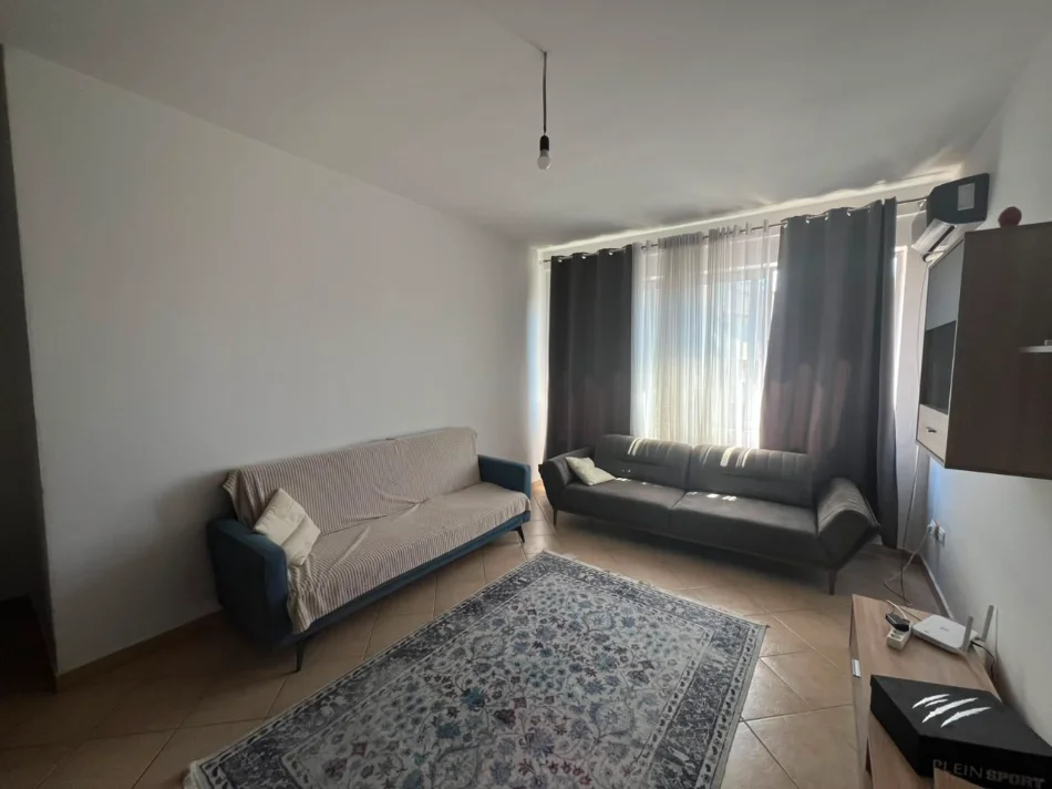 Tirane, jepet me qera apartament 1+1+Ballkon Kati 9, 65 m² 450 € (Astir)