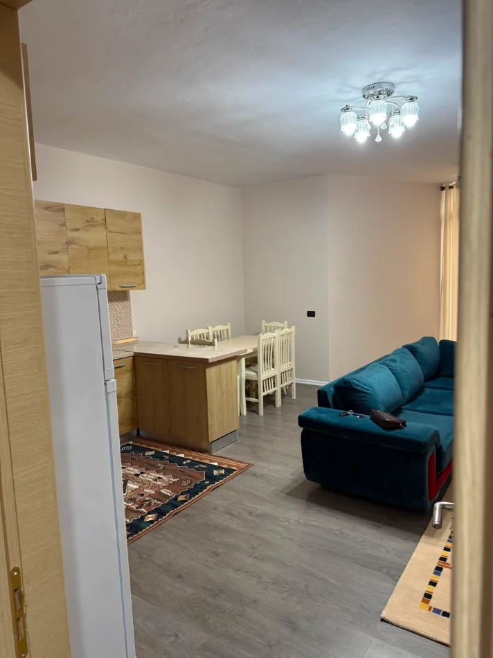 Tirane, jepet me qera apartament 2+1 Kati 4, 530 € (Liqeni i Thatë)