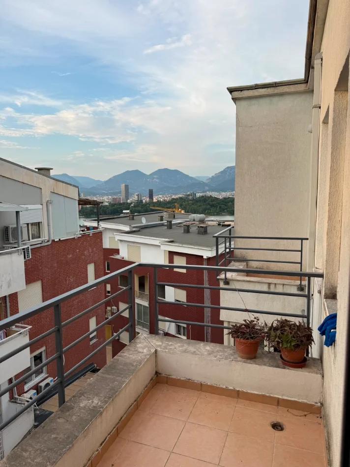 Tirane, jepet me qera apartament 2+1 Kati 4, 530 € (Liqeni i Thatë)