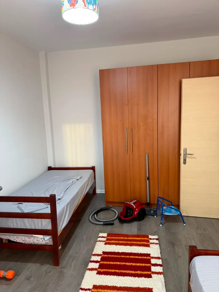 Tirane, jepet me qera apartament 2+1 Kati 4, 530 € (Liqeni i Thatë)