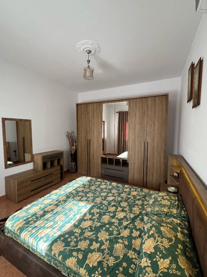 Tirane, jepet me qera apartament 2+1 Kati 2, 90 m² 500 € 