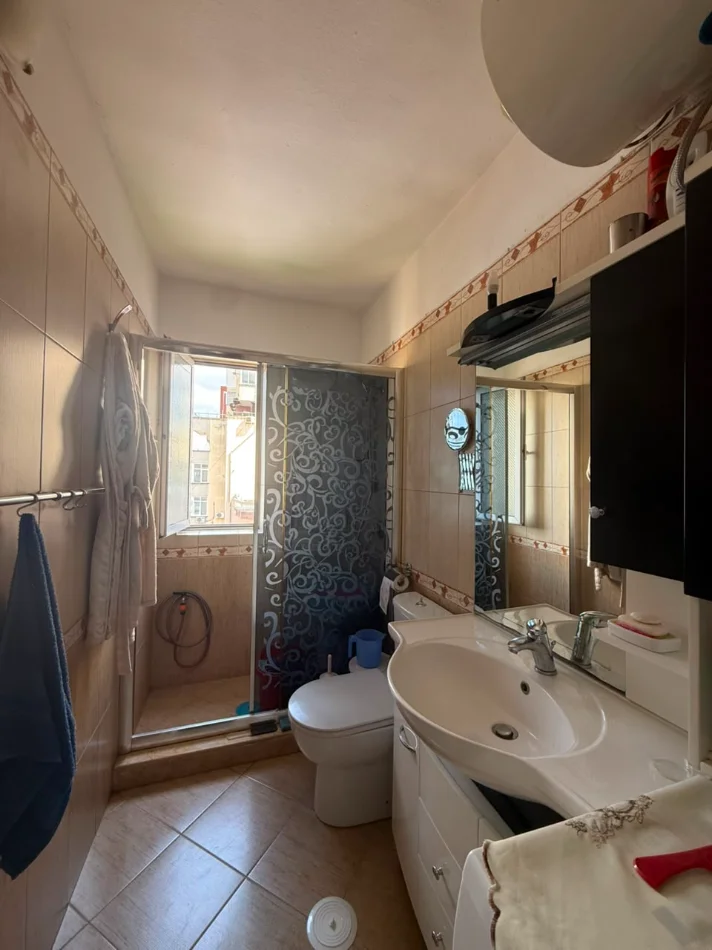 Tirane, jepet me qera apartament 1+1 Kati 5, 65.000 LEKE (RRUGA E DURRESIT)