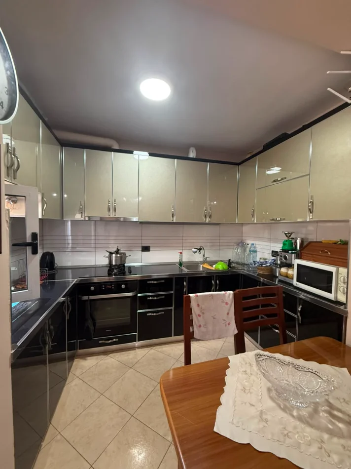 Tirane, jepet me qera apartament 1+1 Kati 5, 65.000 LEKE (RRUGA E DURRESIT)