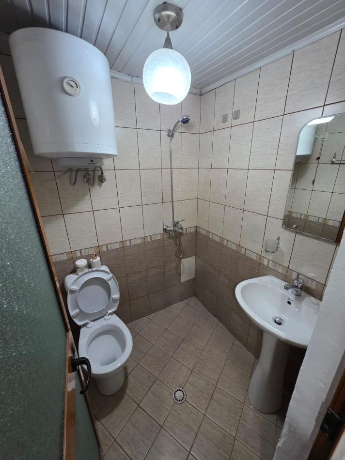 Tirane, jepet me qera apartament 1+1 Kati 11, 40.000 LEKE (DON BOSKO)