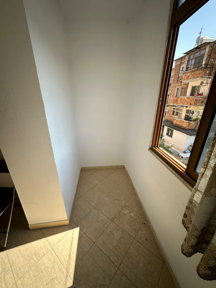 Tirane, shitet apartament 1+1+Ballkon Kati 3, 52 m² 57.000 € (Institut,Rruga “Hasan Vathi”)