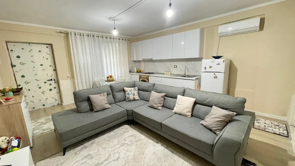 Tirane, jepet me qera apartament 1+1 Kati 1, 40.000 LEKE (RRUGA JORDAN MISJA)