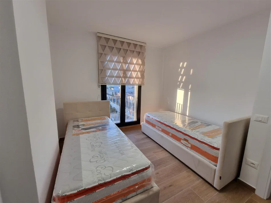 Tirane, jepet me qera apartament 2+1 Kati 8, 100 m² 750 € (QSUT)