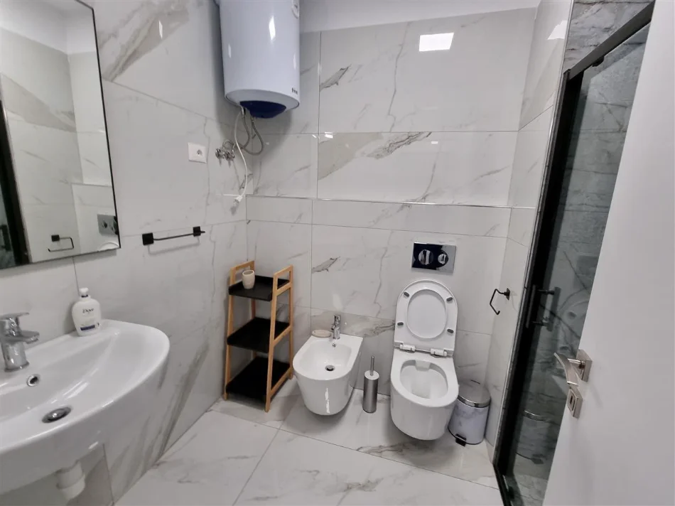 Tirane, jepet me qera apartament 2+1 Kati 8, 100 m² 750 € (QSUT)