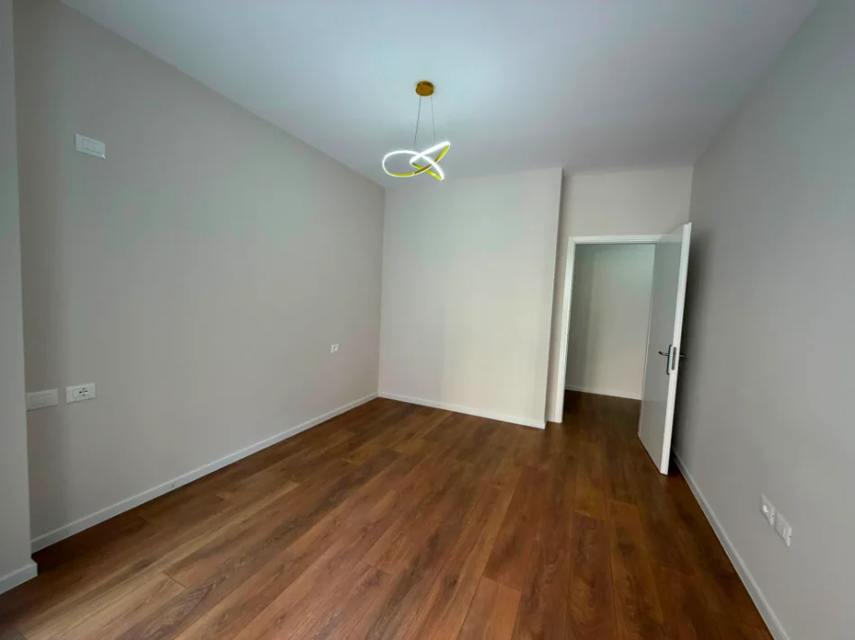 Tirane, shitet apartament 1+1 Kati 1, 67 m² 112.000 € (Astir)