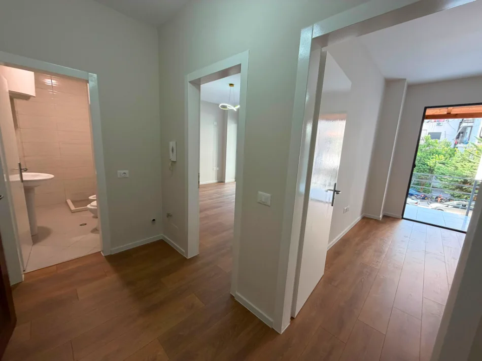 Tirane, shitet apartament 1+1 Kati 1, 67 m² 112.000 € (Astir)