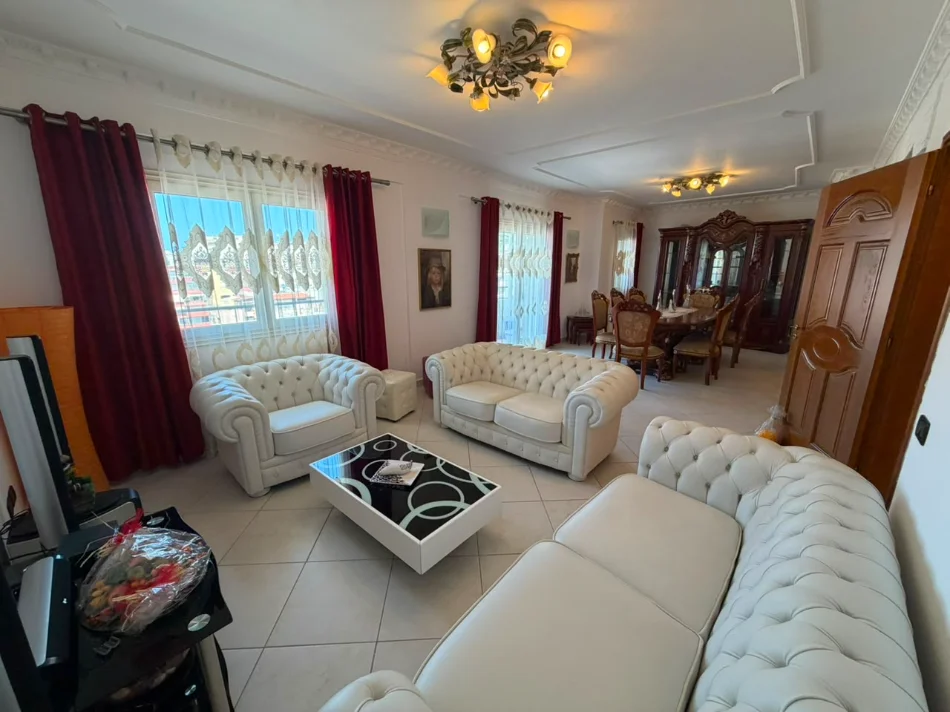 Durres, jepet me qera apartament 2+1 , 150 m² 900 € (Vollga)