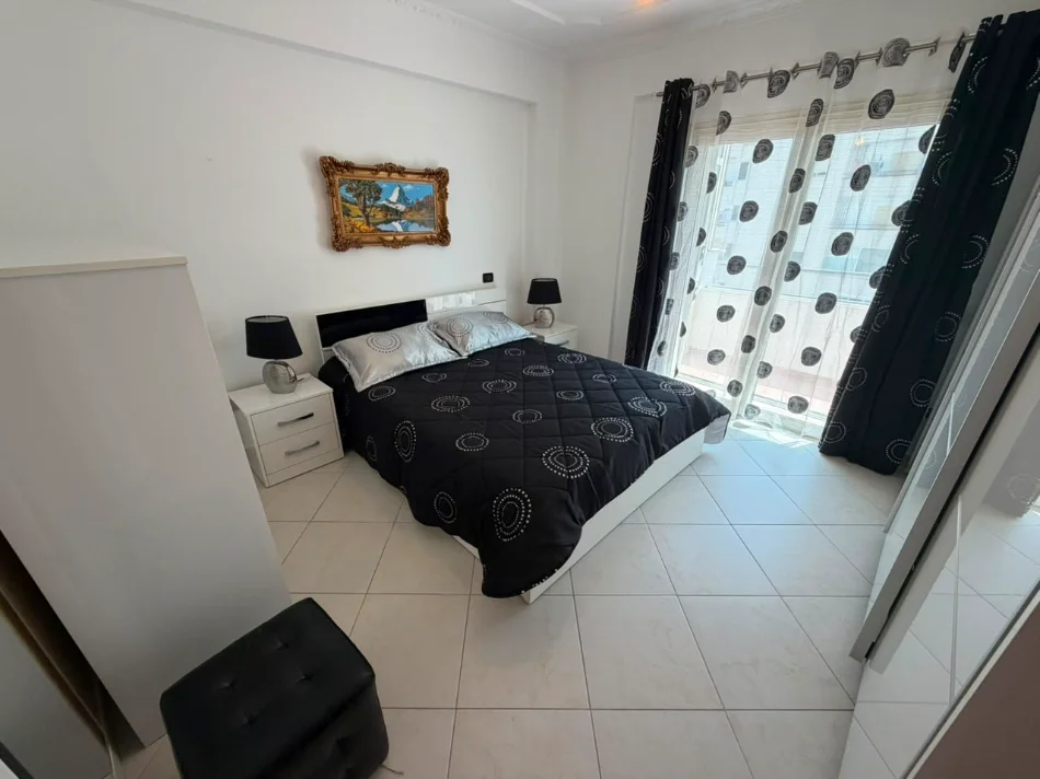 Durres, jepet me qera apartament 2+1 , 150 m² 900 € (Vollga)
