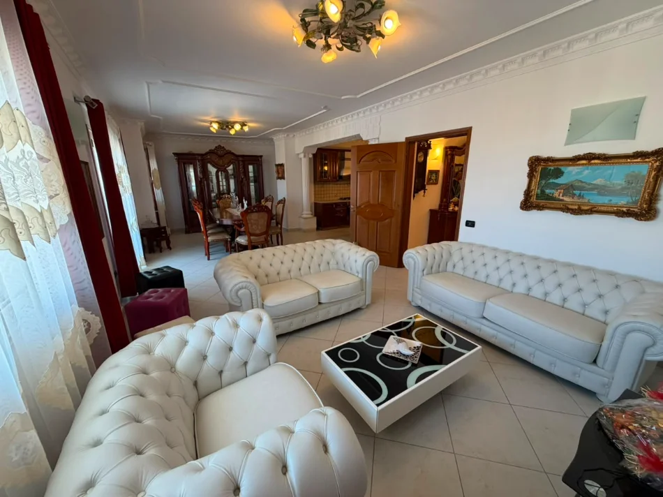 Durres, jepet me qera apartament 2+1 , 150 m² 900 € (Vollga)