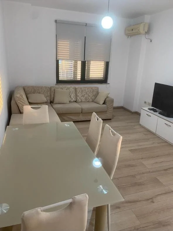 Tirane, jepet me qera apartament 1+1 Kati 4, 65 m² 500 €
