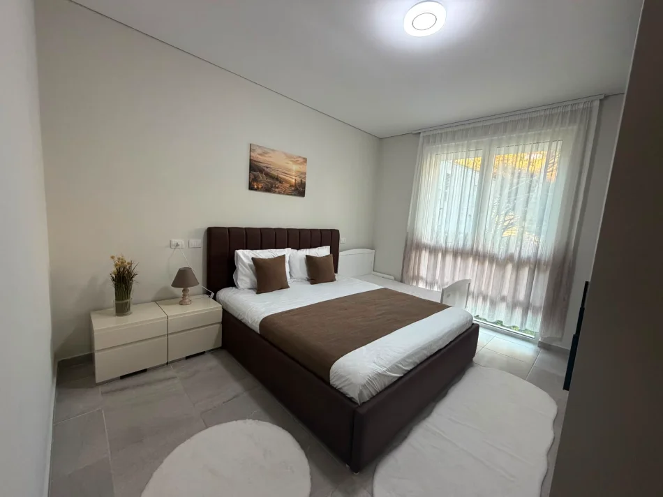 Tirane, shitet apartament 1+1+Ballkon Kati 1, 71 m² 230.000 € (Gjiri i Lalzit)