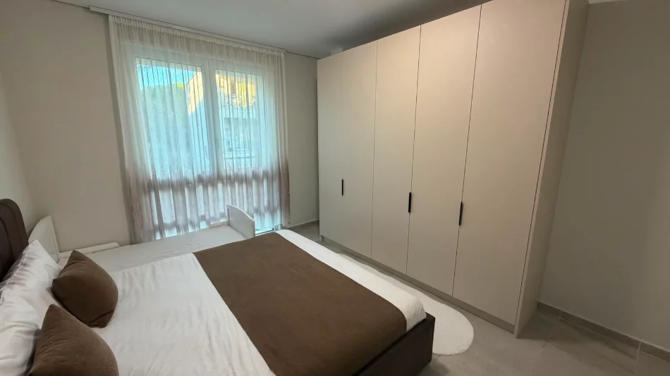 Tirane, shitet apartament 1+1+Ballkon Kati 1, 71 m² 230.000 € (Gjiri i Lalzit)