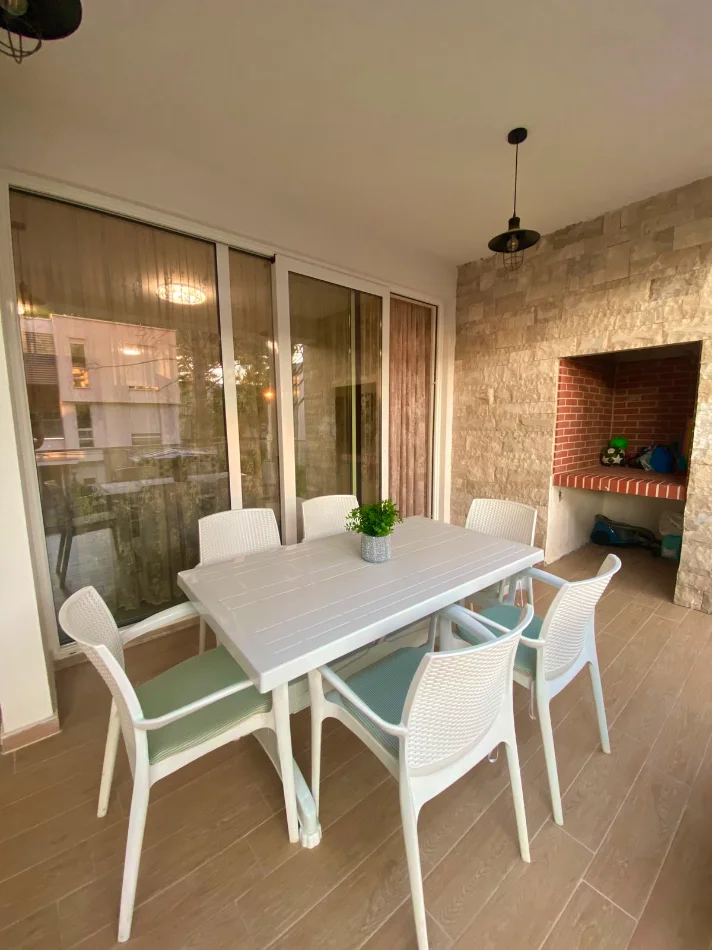 Tirane, shitet apartament 1+1+Ballkon Kati 1, 71 m² 230.000 € (Gjiri i Lalzit)