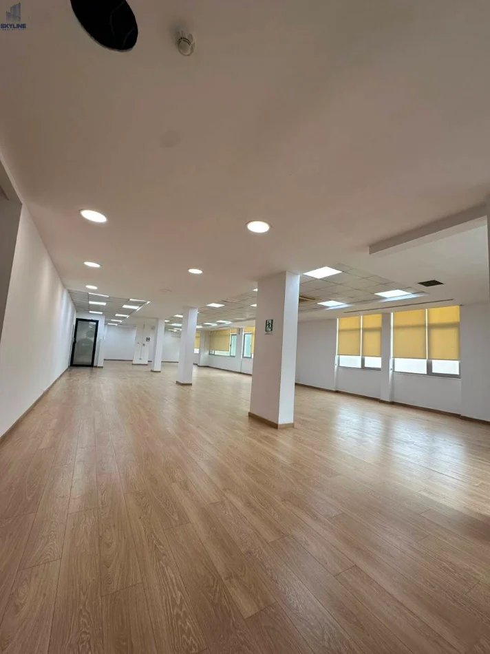 Tirane, jepet me qera ambjent biznesi Kati 3, 317 m² 4.500 € (Blloku)