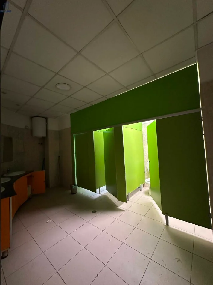 Tirane, jepet me qera ambjent biznesi Kati 3, 317 m² 4.500 € (Blloku)
