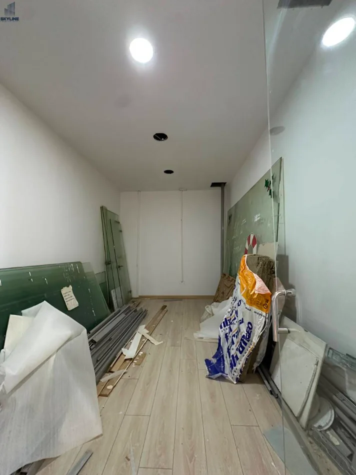Tirane, jepet me qera ambjent biznesi Kati 3, 317 m² 4.500 € (Blloku)