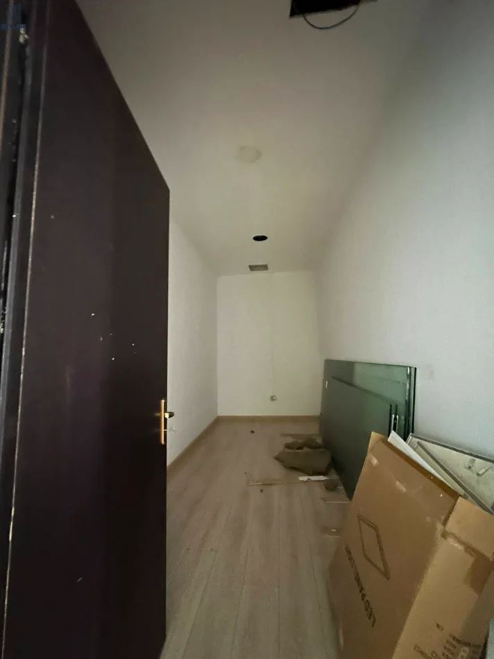 Tirane, jepet me qera ambjent biznesi Kati 3, 317 m² 4.500 € (Blloku)