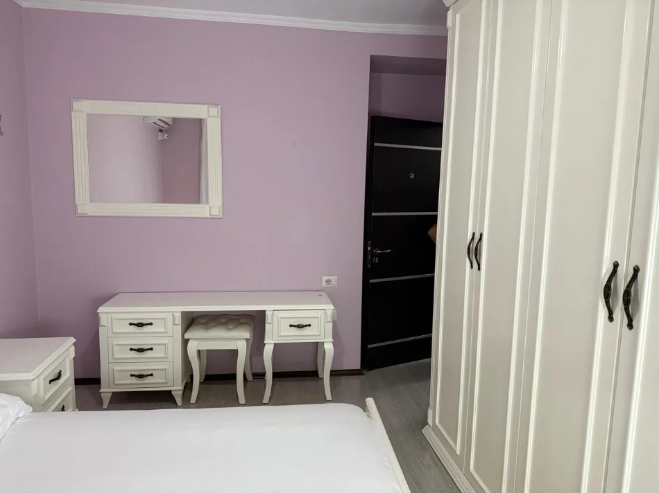 Tirane, jepet me qera apartament 2+1+Ballkon Kati 5, 85 m² 700 € (Komuna e Parisit)