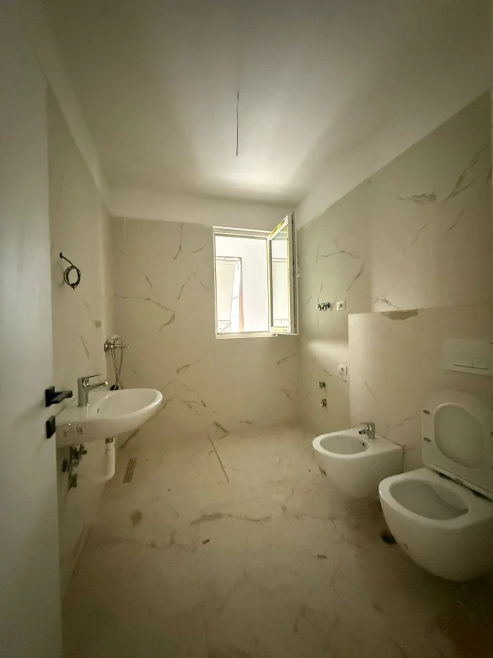 Tirane, shitet apartament 1+1+Ballkon Kati 10, 64 m² 120.000 € (5 Maji)