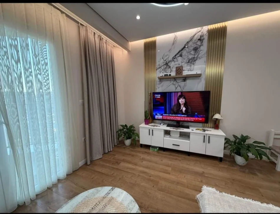 Tirane, jepet me qera apartament 1+1+Ballkon Kati 9, 60 m² 730 € (Zogu i Zi)