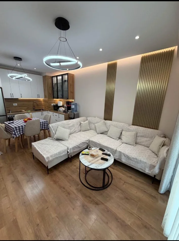 Tirane, jepet me qera apartament 1+1+Ballkon Kati 9, 60 m² 730 € (Zogu i Zi)
