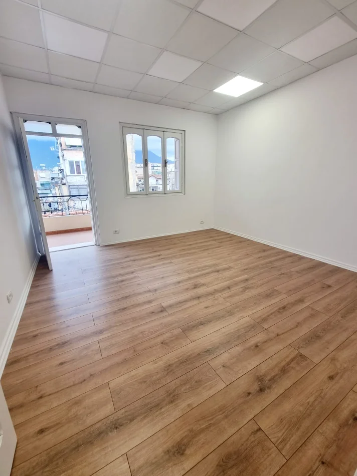 Tirane, jepet me qera Vile 5+1+Aneks+Ballkon Kati 0, 294 m² 1.200 € 
