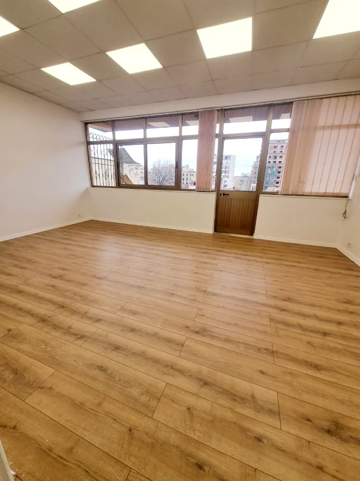 Tirane, jepet me qera Vile 5+1+Aneks+Ballkon Kati 0, 294 m² 1.200 € 