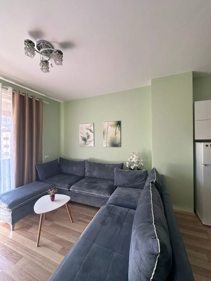 Tirane, jepet me qera apartament 1+1+Ballkon Kati 2, 70 m² 700 € (PËRBALLË TOPTANI CENTER Qendër)