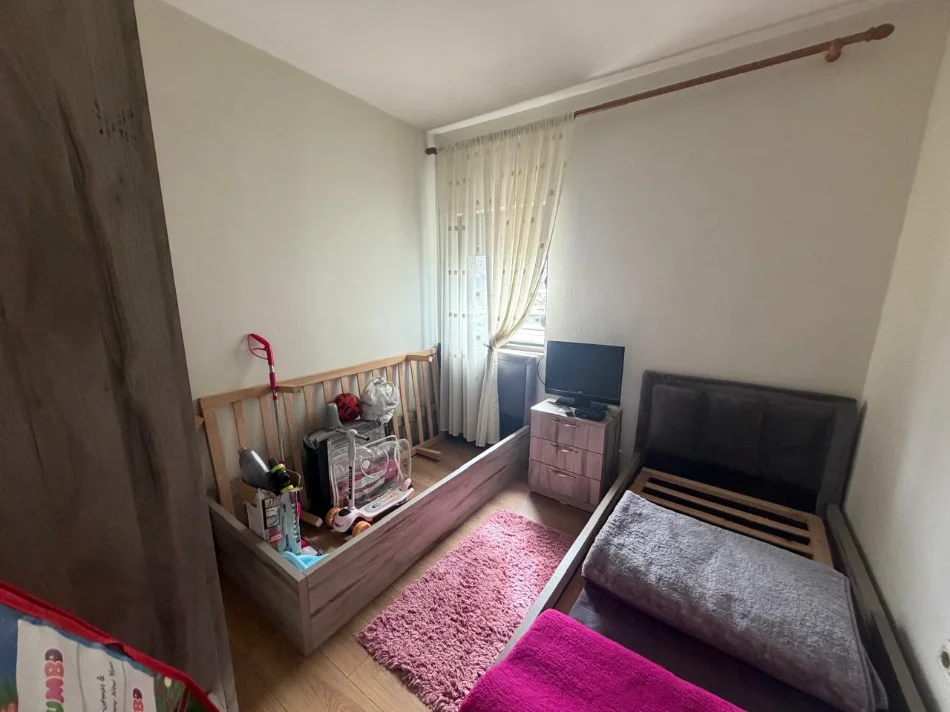 Tirane, jepet me qera apartament 2+1 Kati 5, 65 m² 500 € (Oxhaku)
