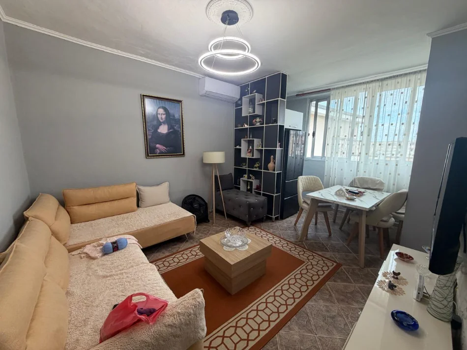 Tirane, jepet me qera apartament 2+1 Kati 5, 65 m² 500 € (Oxhaku)