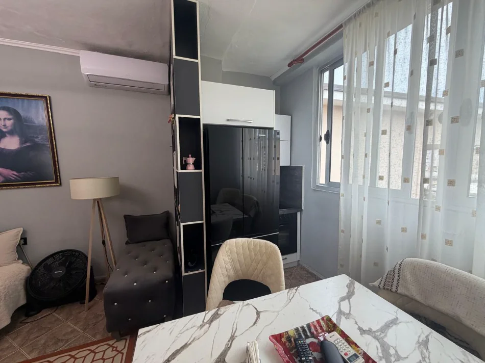 Tirane, jepet me qera apartament 2+1 Kati 5, 65 m² 500 € (Oxhaku)