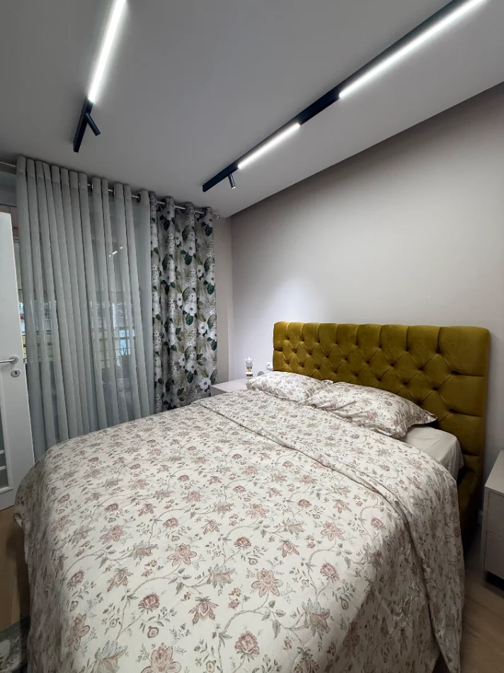 Tirane, jepet me qera apartament 1+1+Ballkon Kati 2, Kopshti Zoologjik, Çmimi: 85.000 Leke/Muaj
