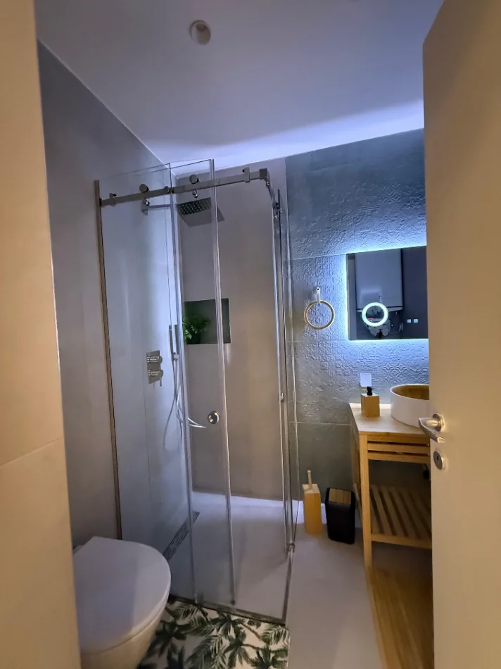 Tirane, jepet me qera apartament 1+1+Ballkon Kati 2, Kopshti Zoologjik, Çmimi: 85.000 Leke/Muaj