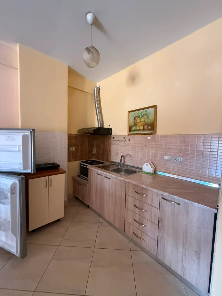Tirane, jepet me qera apartament 1+1+Ballkon Kati 6, 93 m² (Rruga Siri Kodra, prane Selvise)