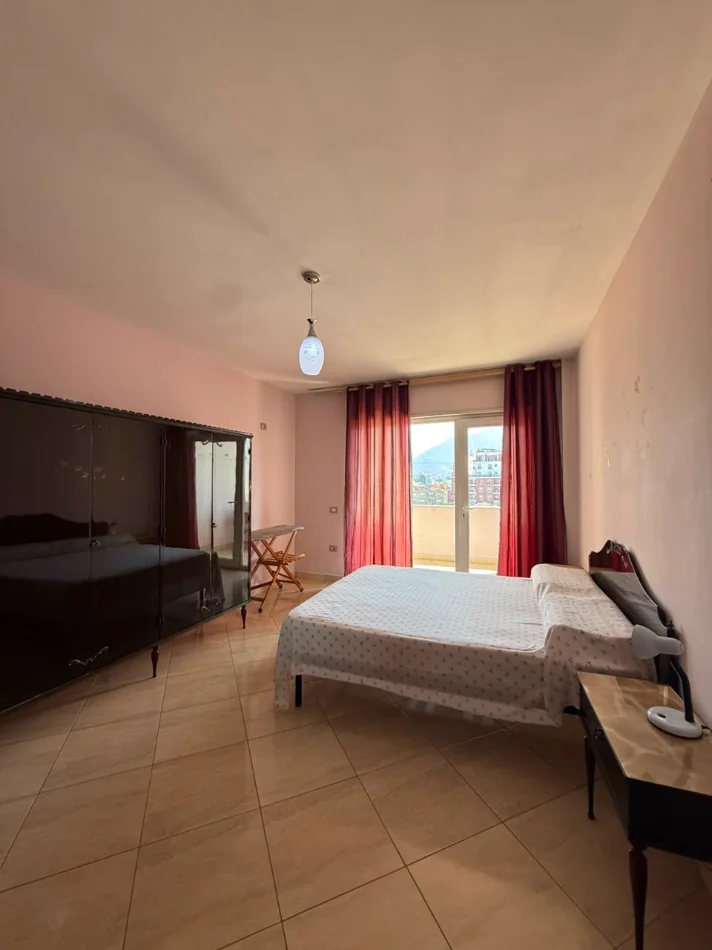 Tirane, jepet me qera apartament 1+1+Ballkon Kati 6, 93 m² (Rruga Siri Kodra, prane Selvise)