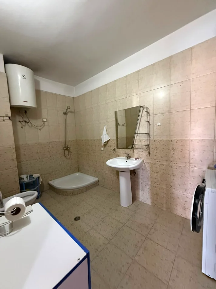 Tirane, jepet me qera apartament 1+1+Ballkon Kati 6, 93 m², Rruga Siri Kodra, 💶 Çmimi: 60.000 Leke/Muaj