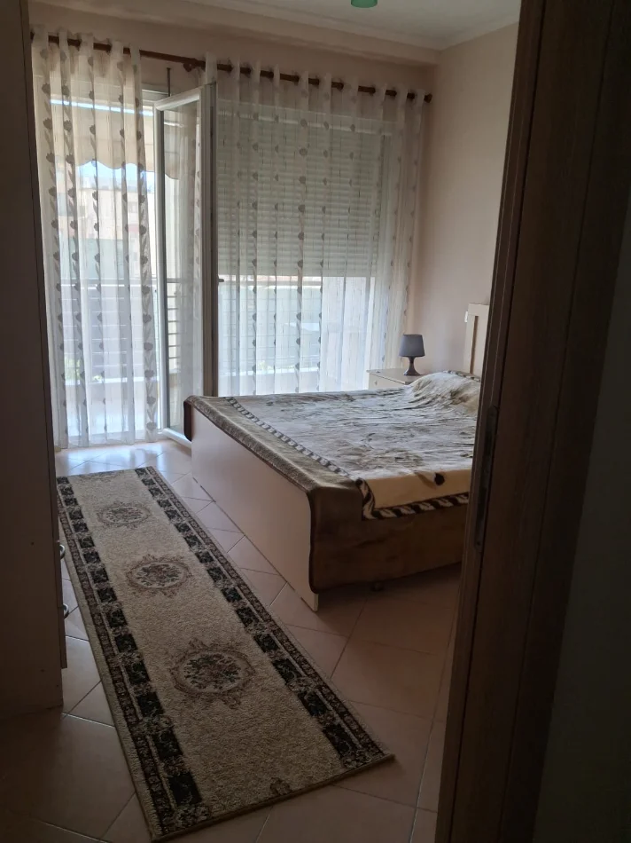 Tirane, jepet me qera apartament 1+1+Ballkon Kati 2, 62 m² 550 € (Ish Tregu Elektrik)