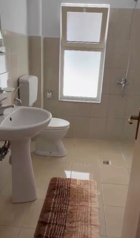 Tirane, jepet me qera apartament 1+1 Kati 2, 54 m² 400 € 
