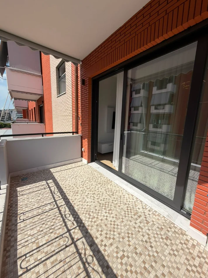 Tirane, jepet me qera apartament 2+1+Ballkon , 120 m² 1.300 € (Kompleksi Delijorgji)